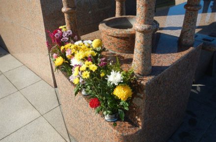 供養塔献花