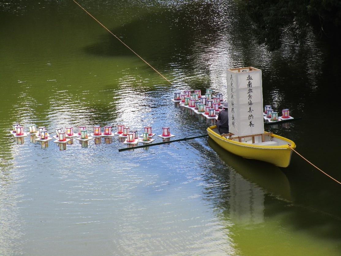 精霊流し　季節の池