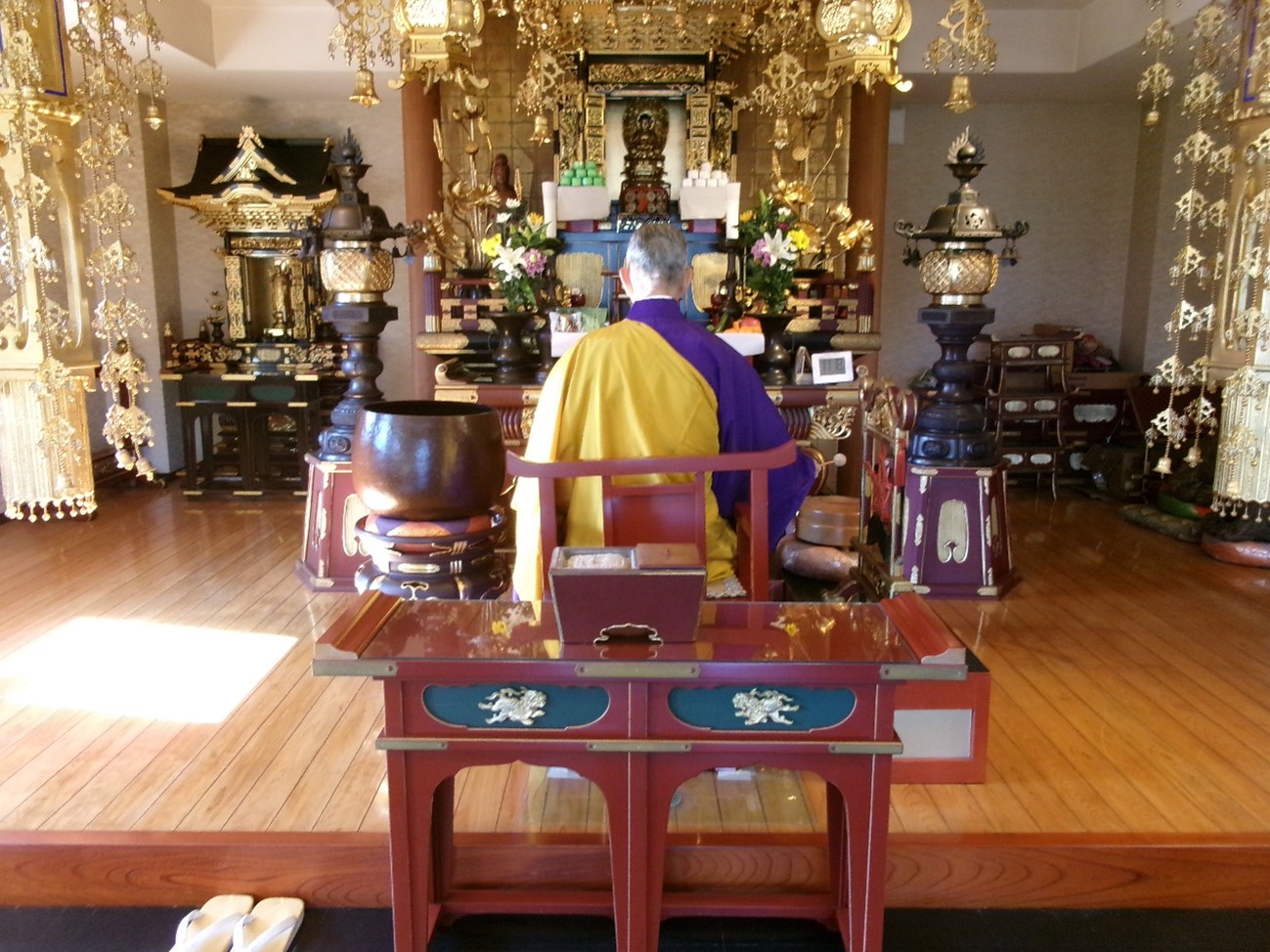 礼拝堂の鴻鵠殿　新年祈祷
