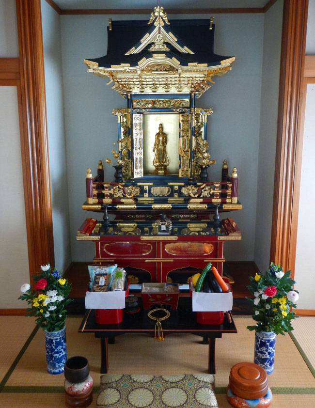 お盆のお供え物　本山