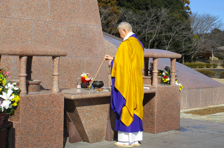 成田メモリアルパークタワー　献花　新年　読経