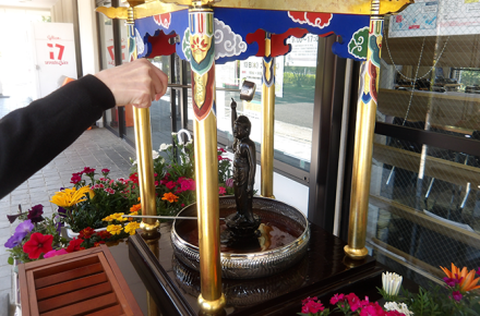 春の陽光のもとで ― 花まつり（灌仏会）執り行いのご報告