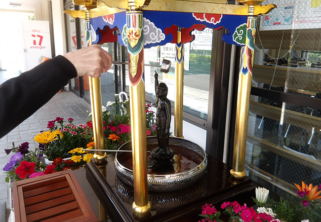 春の陽光のもとで ― 花まつり（灌仏会）執り行いのご報告