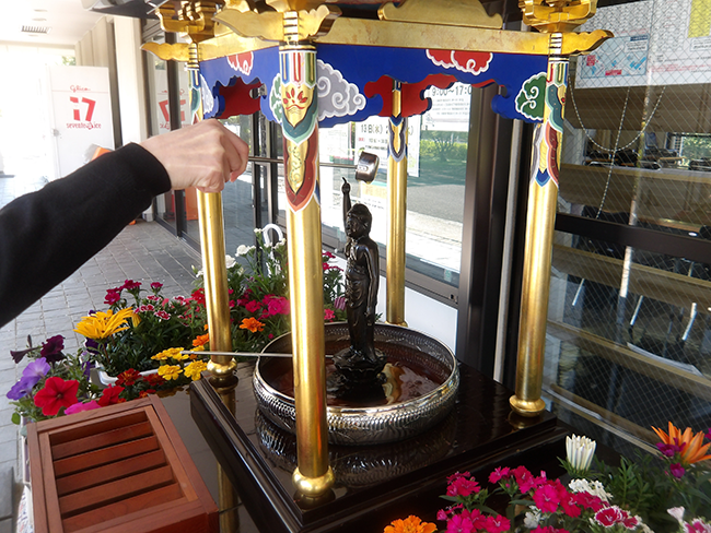 春の陽光のもとで ― 花まつり（灌仏会）執り行いのご報告